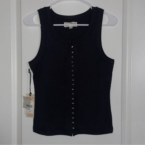 Black Button-Front Sleeveless Top - Picture 4 of 5